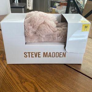 NIB Steve Madden Ladies Faux Fur Criss Cross Slipper in Blush